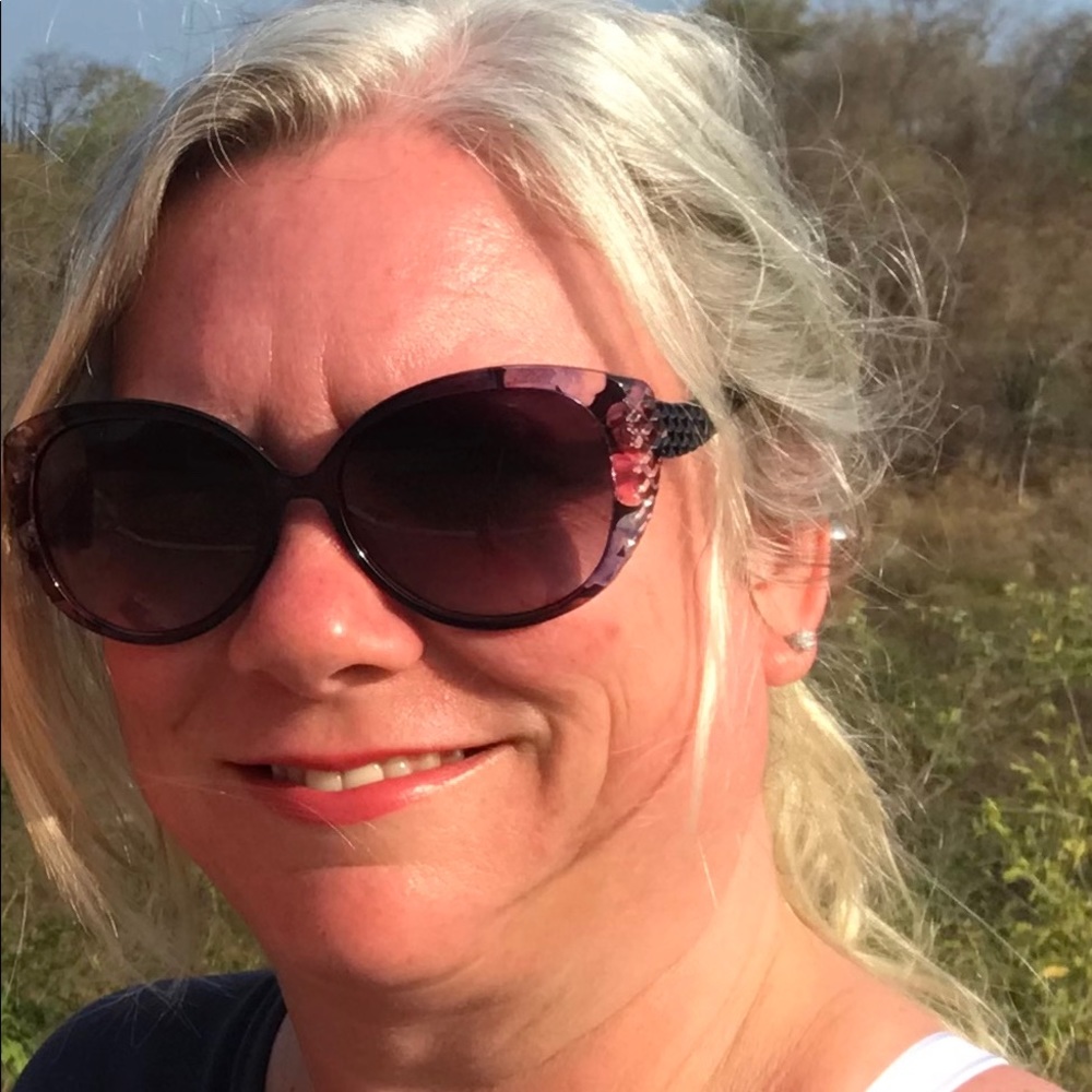 Meet your Posher, Jennifer